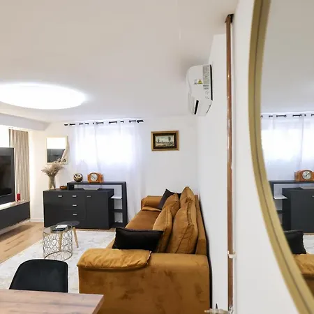 Oscar & Leo Apartment