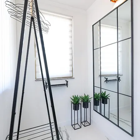 Oscar & Leo Apartment