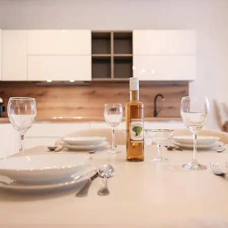 Oscar & Leo Apartment